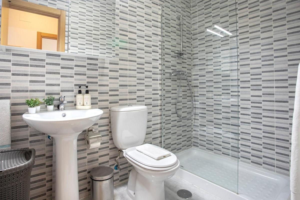 -malagasunapts- Huge & * Pool* Freepark* Apartament
